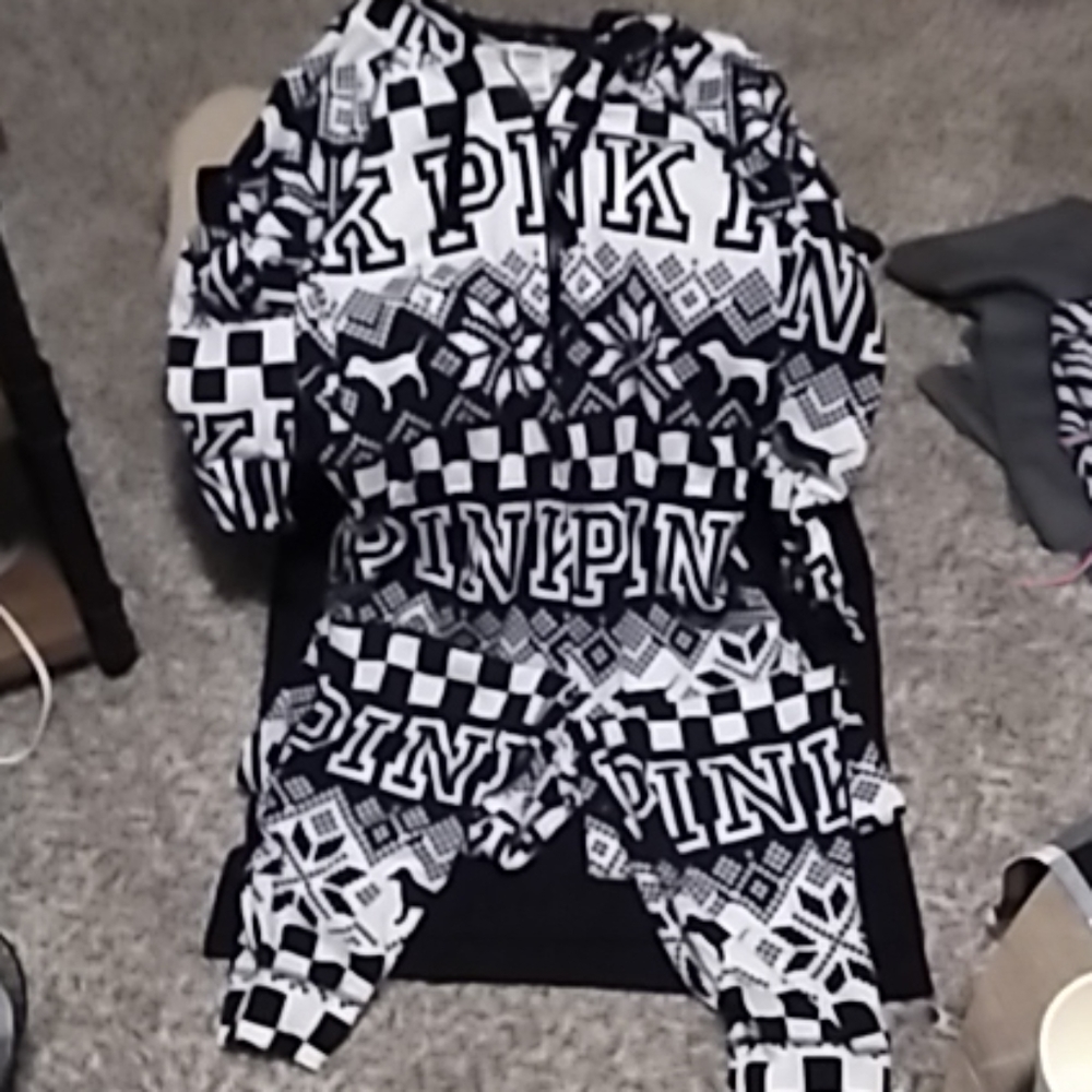 Victoria secret pink onesie size small petite new